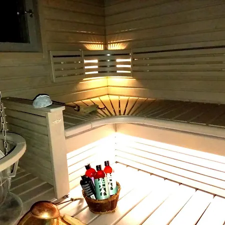 Chalet Riverside Sauna Hot Tub Northern Lights