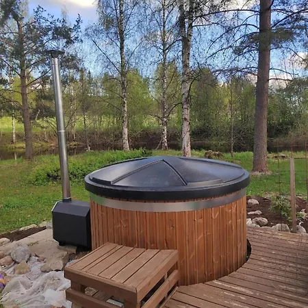 Riverside Sauna Hot Tub Northern Lights 샬레 Äänekoski